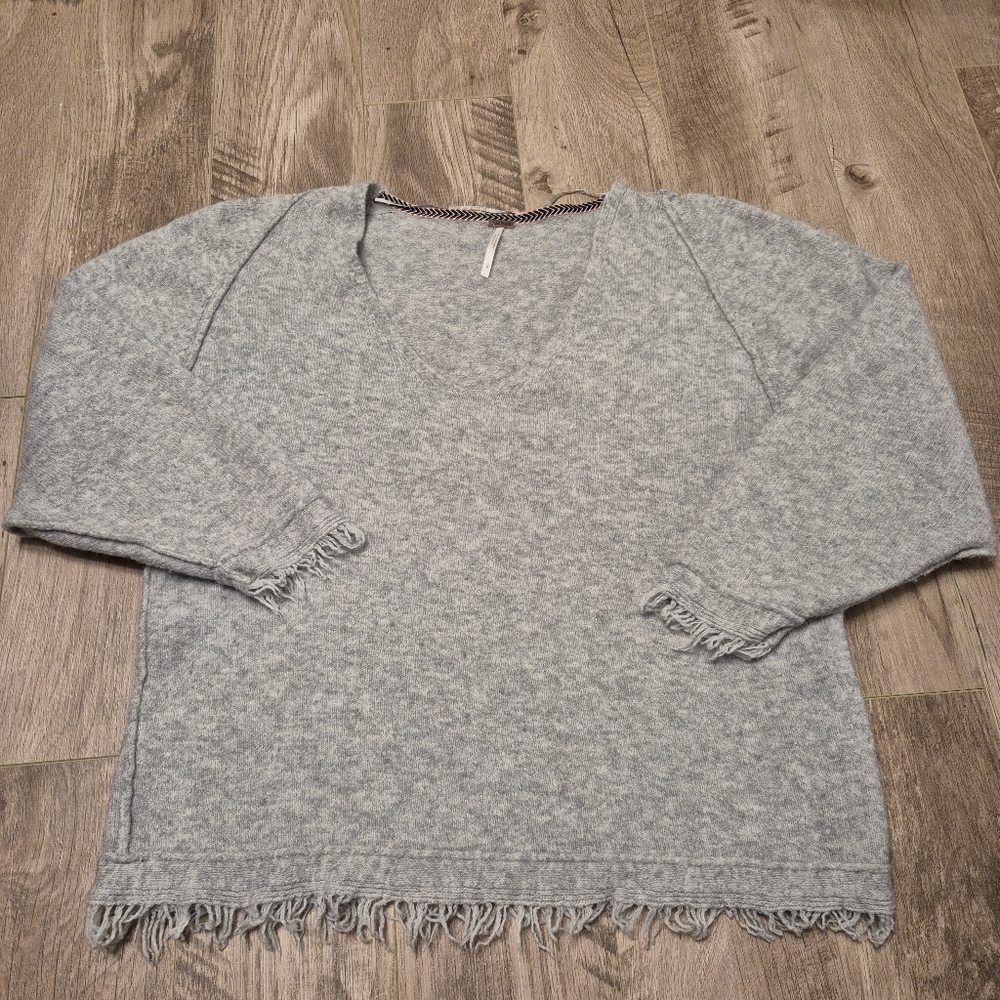 Free People Women's Wool Blend Fringe Trim Oversized Grey Knit Sweater - Small - Picture 3 of 6